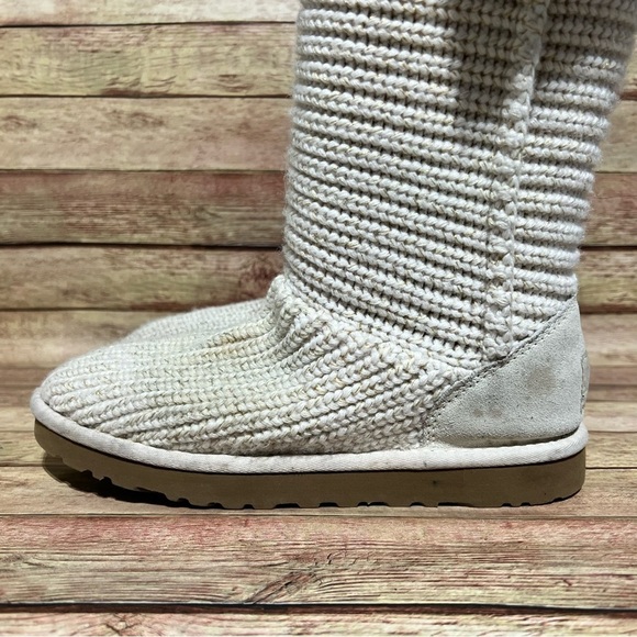 Ugg Cardy Tripple Button Boots - Picture 2 of 10